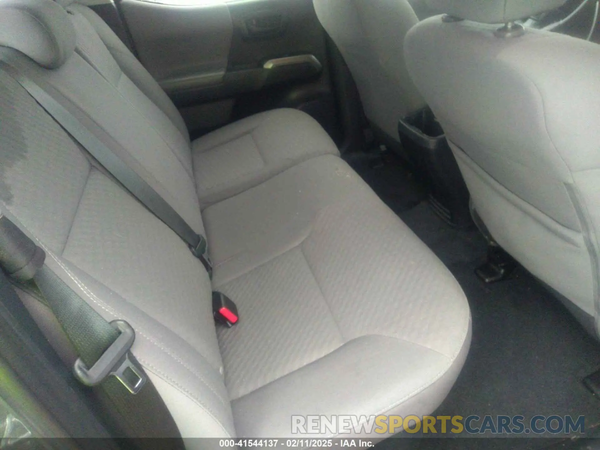 8 fotografías del automóvil dañado 5TFAX5GN2LX182102 TOYOTA TACOMA 2020