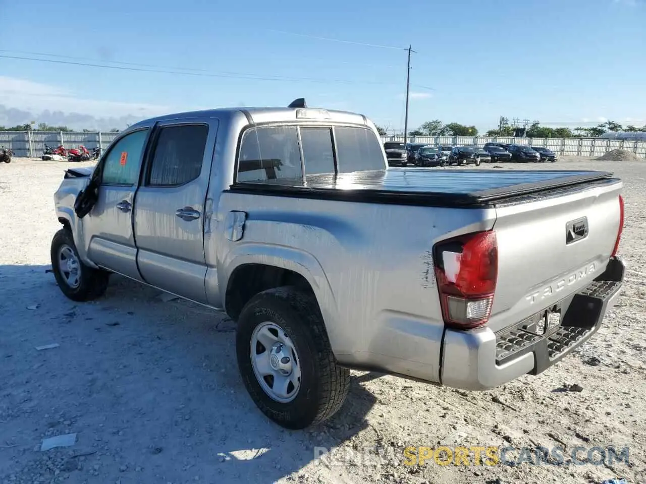 2 fotografías del automóvil dañado 5TFAX5GN3LX176602 TOYOTA TACOMA 2020
