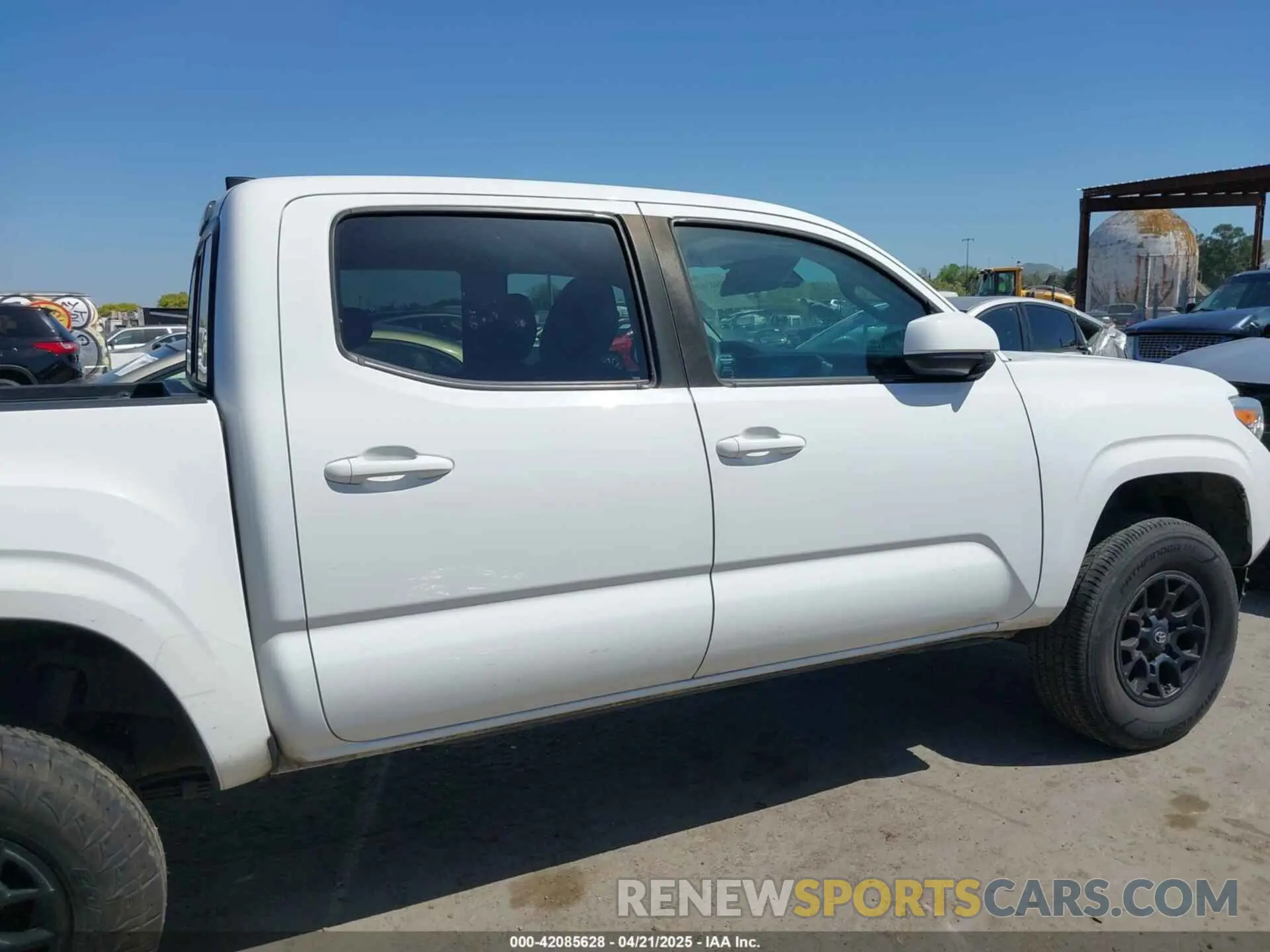 14 fotografías del automóvil dañado 5TFAX5GN3LX187177 TOYOTA TACOMA 2020