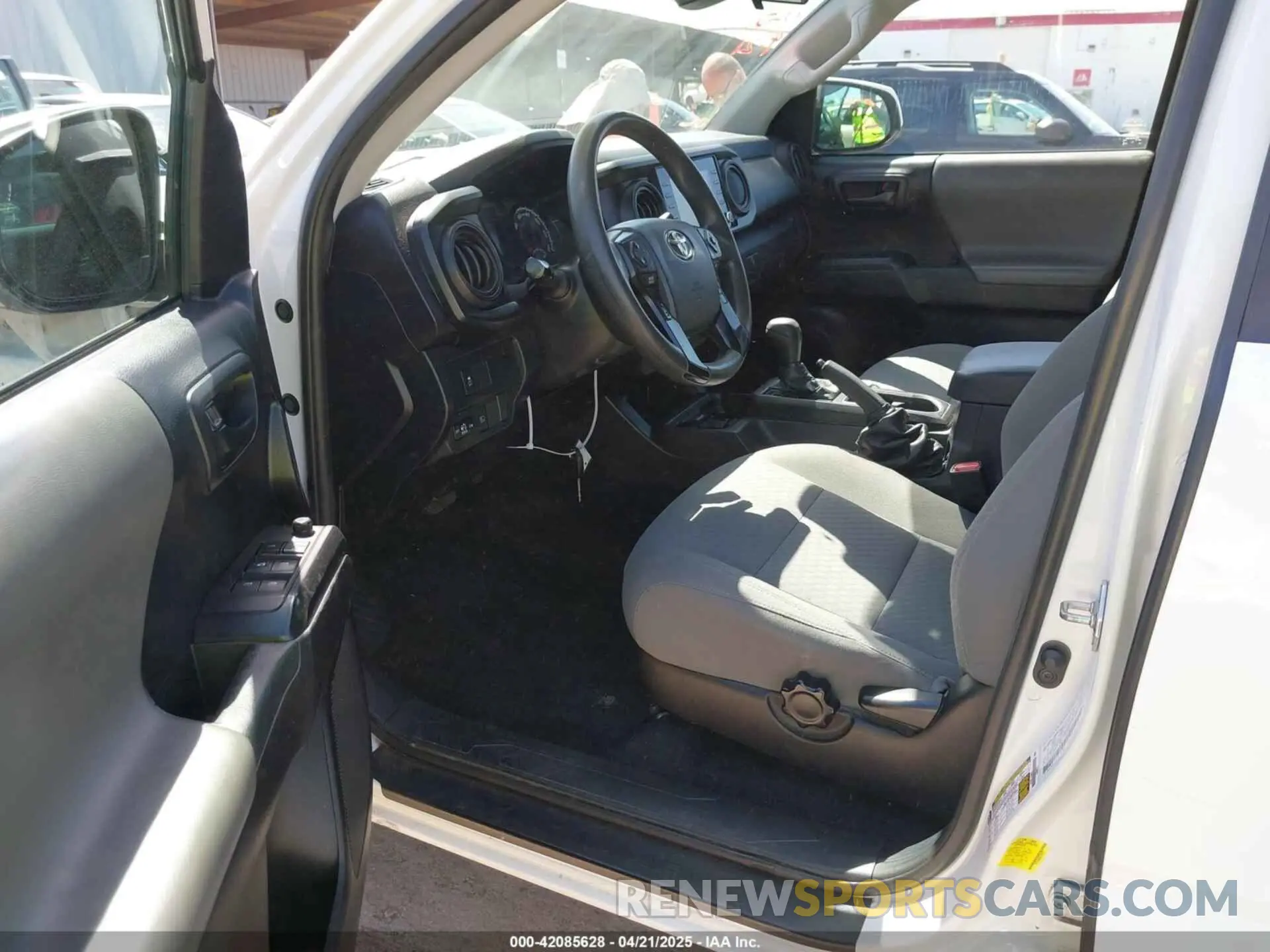 5 fotografías del automóvil dañado 5TFAX5GN3LX187177 TOYOTA TACOMA 2020