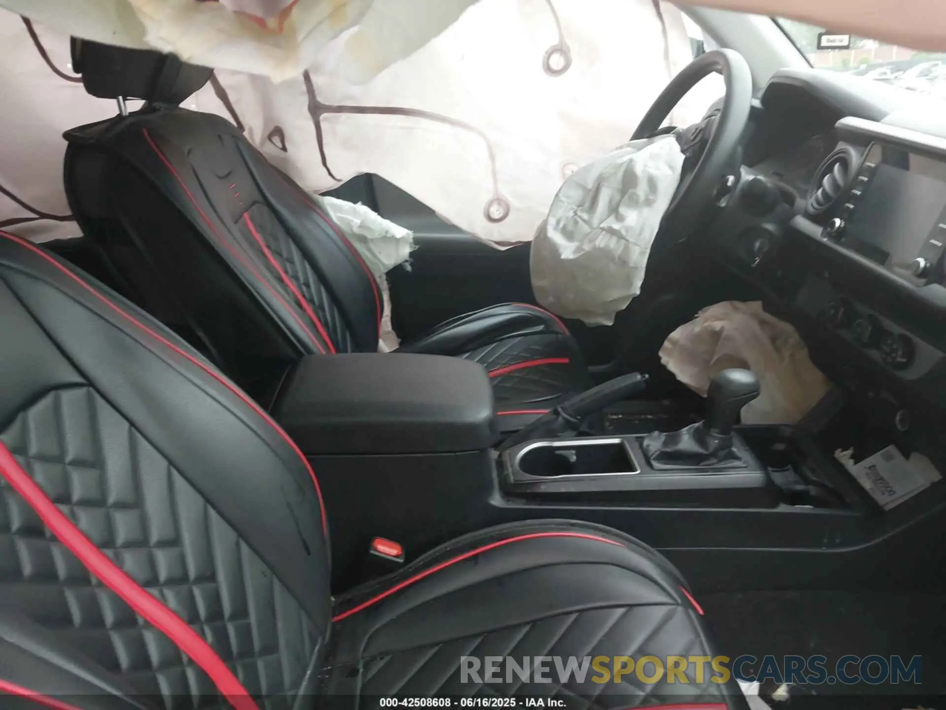5 fotografías del automóvil dañado 5TFAX5GN4LX183977 TOYOTA TACOMA 2020