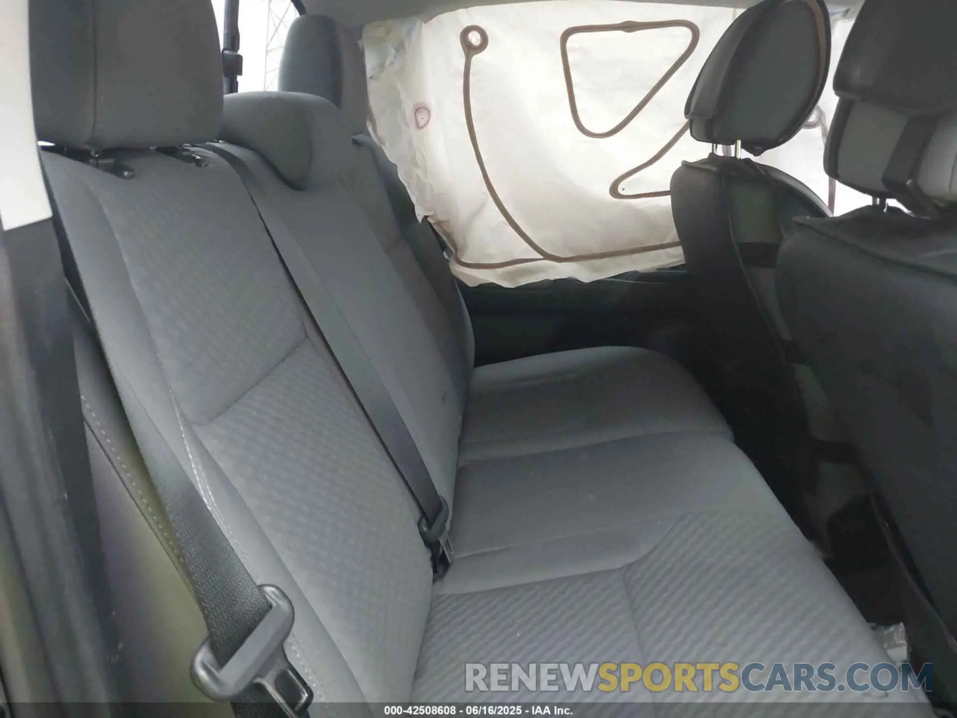 8 fotografías del automóvil dañado 5TFAX5GN4LX183977 TOYOTA TACOMA 2020