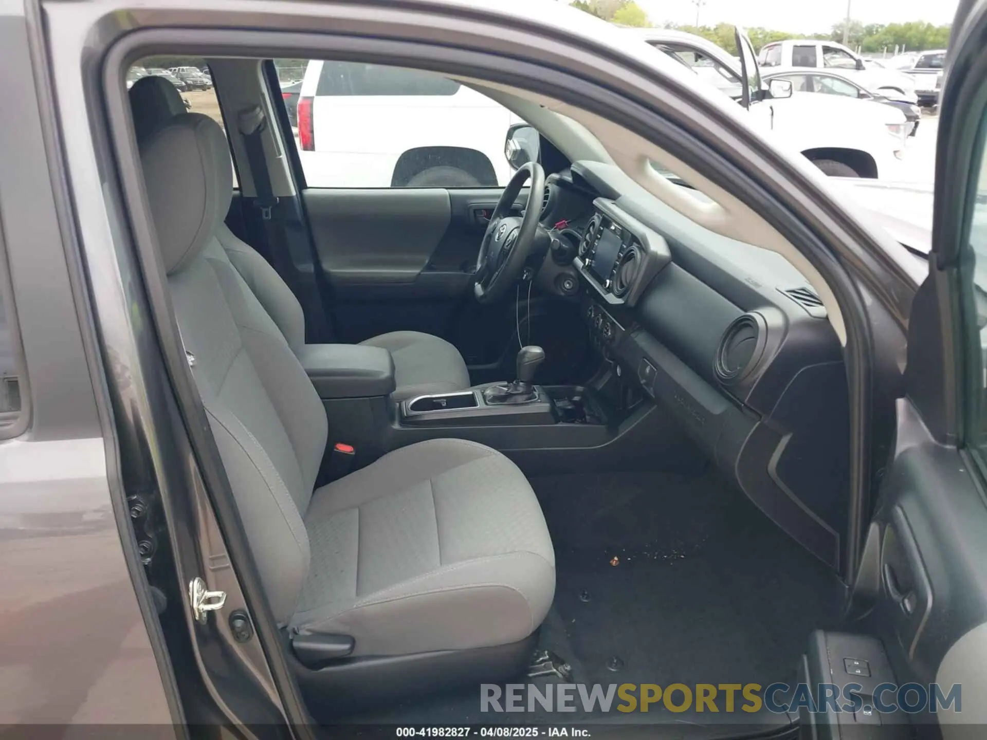 5 fotografías del automóvil dañado 5TFAX5GN6LX180997 TOYOTA TACOMA 2020