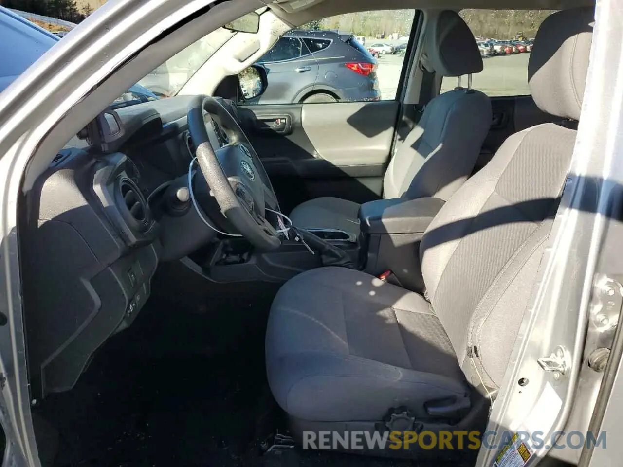 7 fotografías del automóvil dañado 5TFAX5GN9LX181044 TOYOTA TACOMA 2020