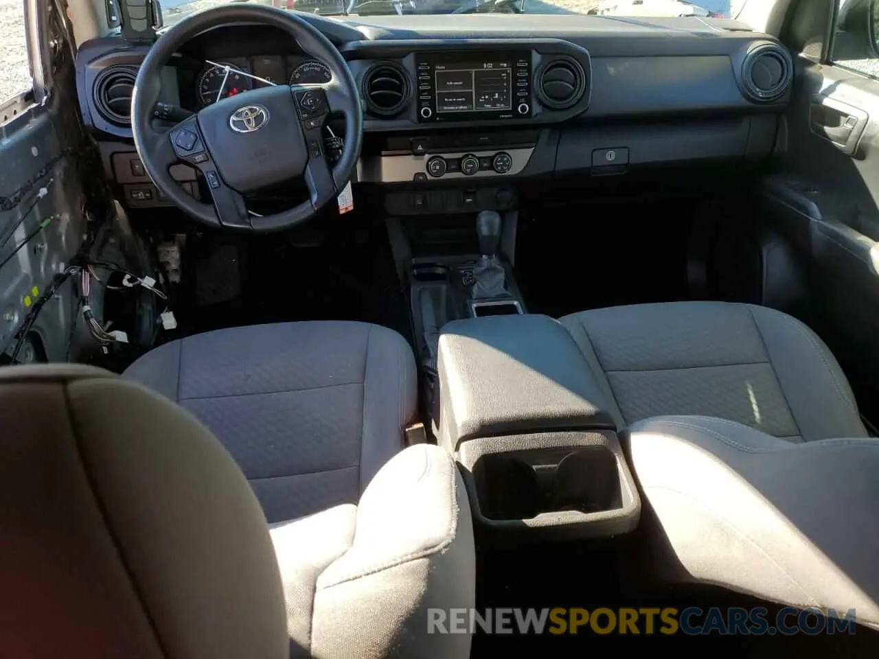 8 fotografías del automóvil dañado 5TFAX5GN9LX181044 TOYOTA TACOMA 2020