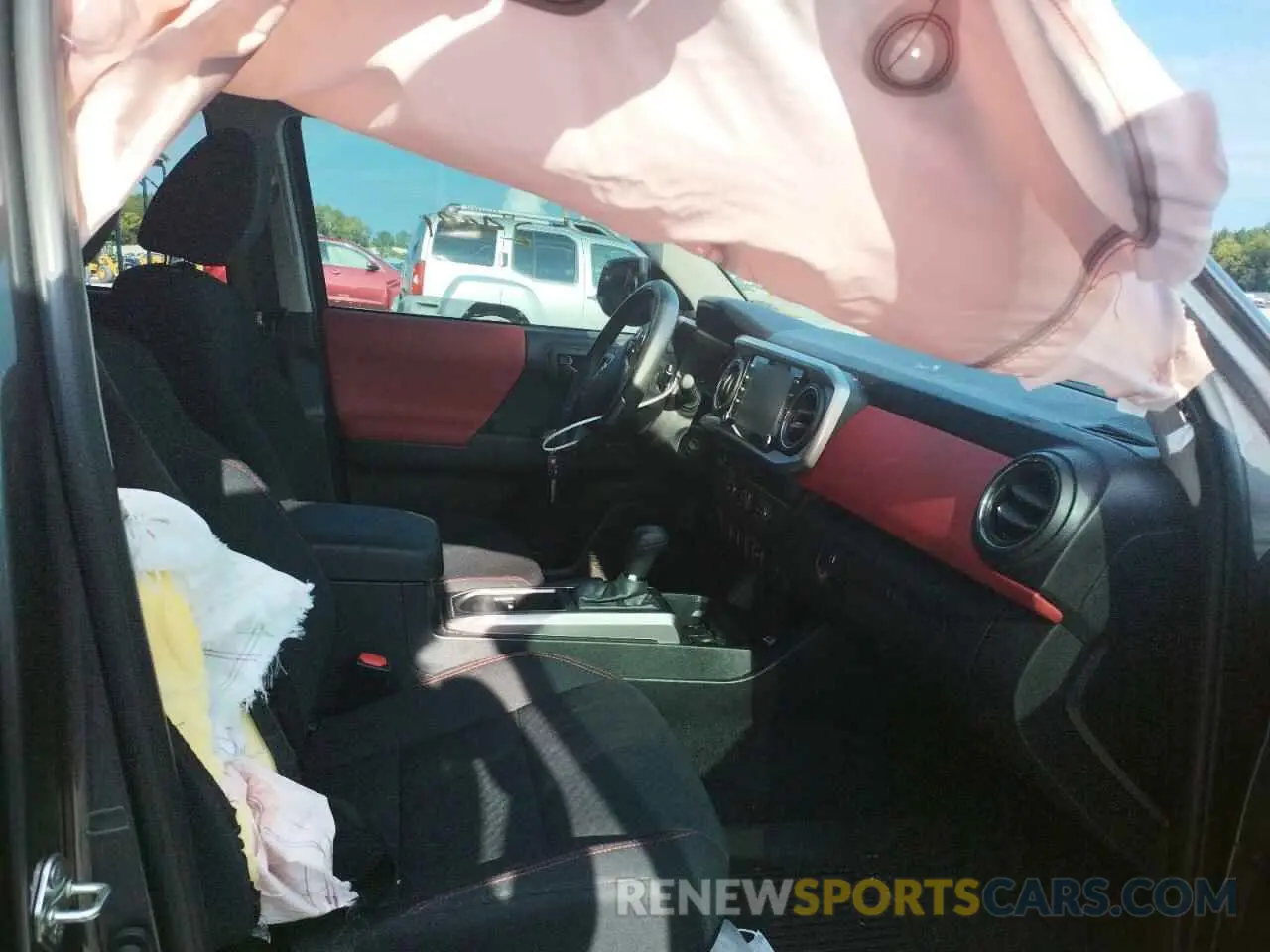 5 fotografías del automóvil dañado 5TFAX5GNXLX177570 TOYOTA TACOMA 2020