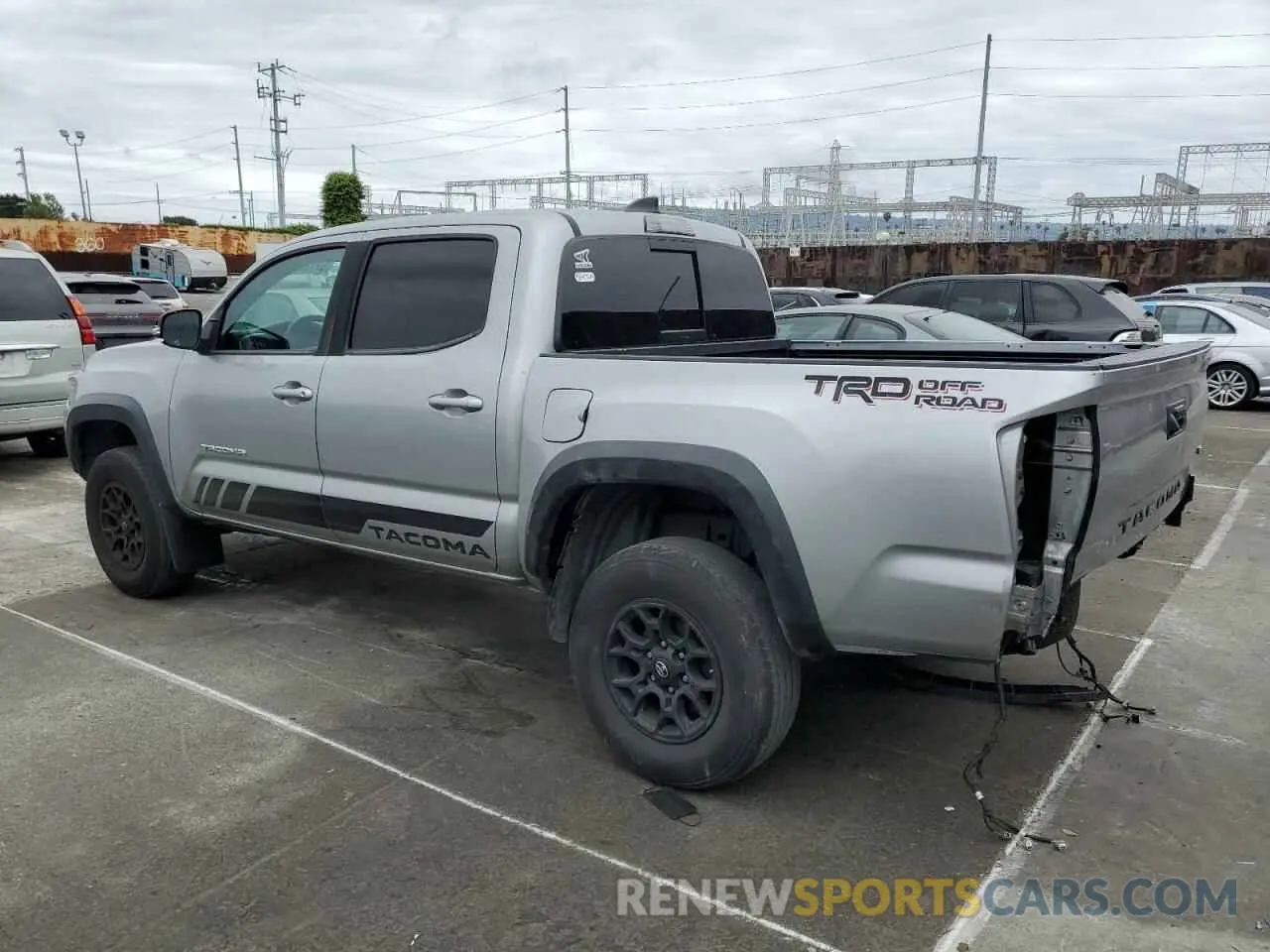2 fotografías del automóvil dañado 5TFAZ5CN0LX094746 TOYOTA TACOMA 2020
