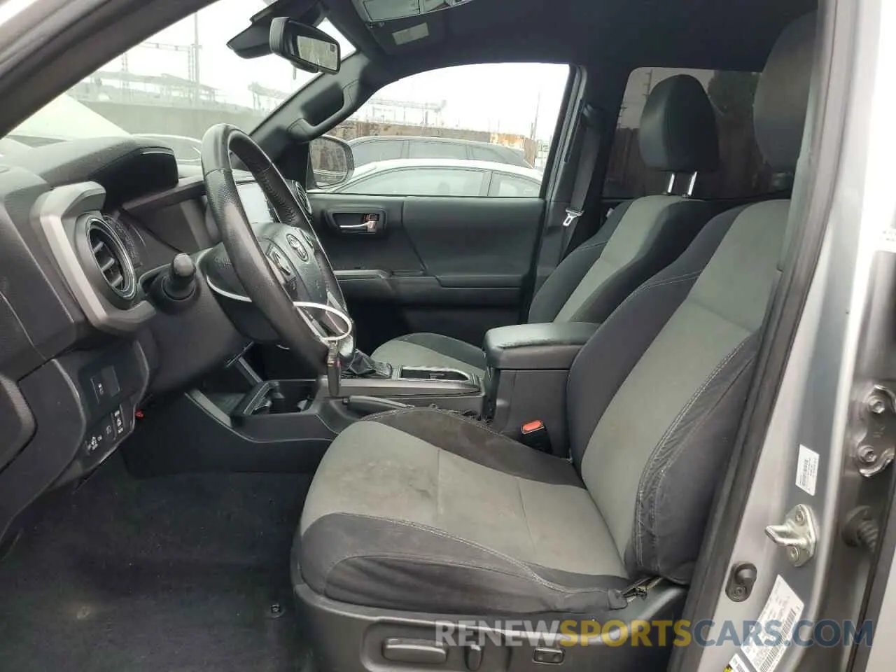 7 fotografías del automóvil dañado 5TFAZ5CN0LX094746 TOYOTA TACOMA 2020