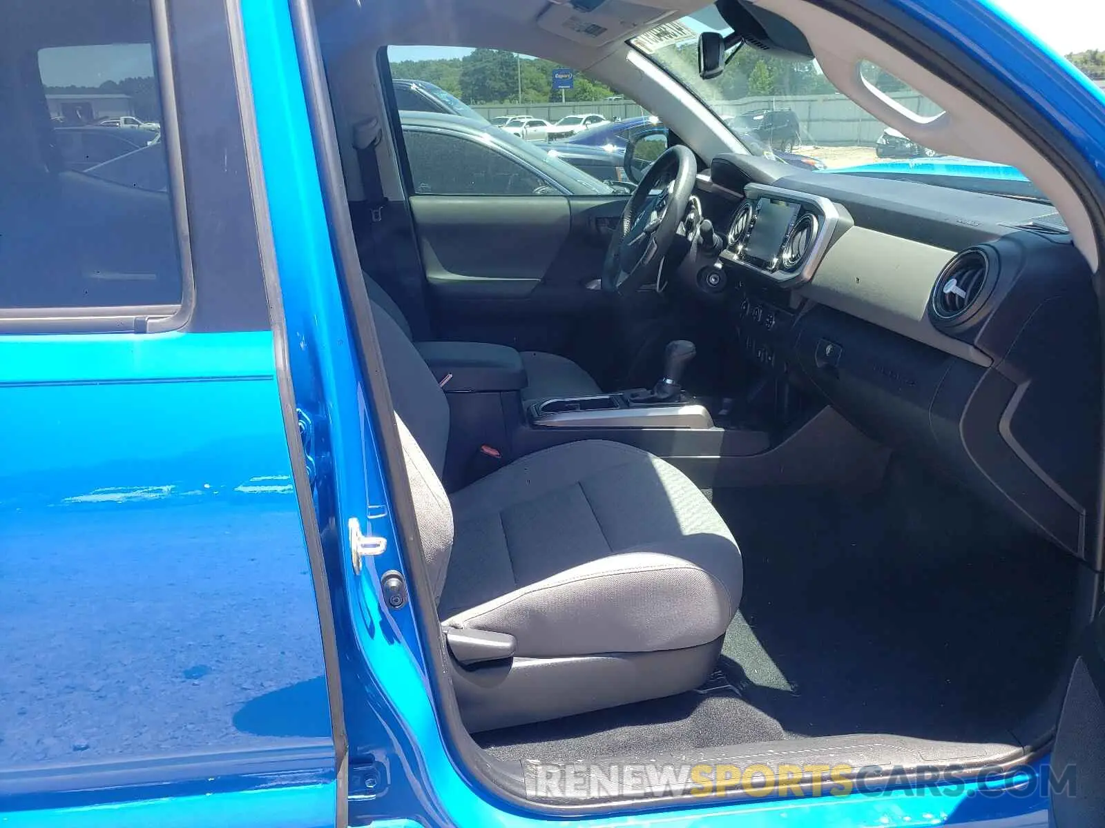 5 fotografías del automóvil dañado 5TFAZ5CN2LX087832 TOYOTA TACOMA 2020