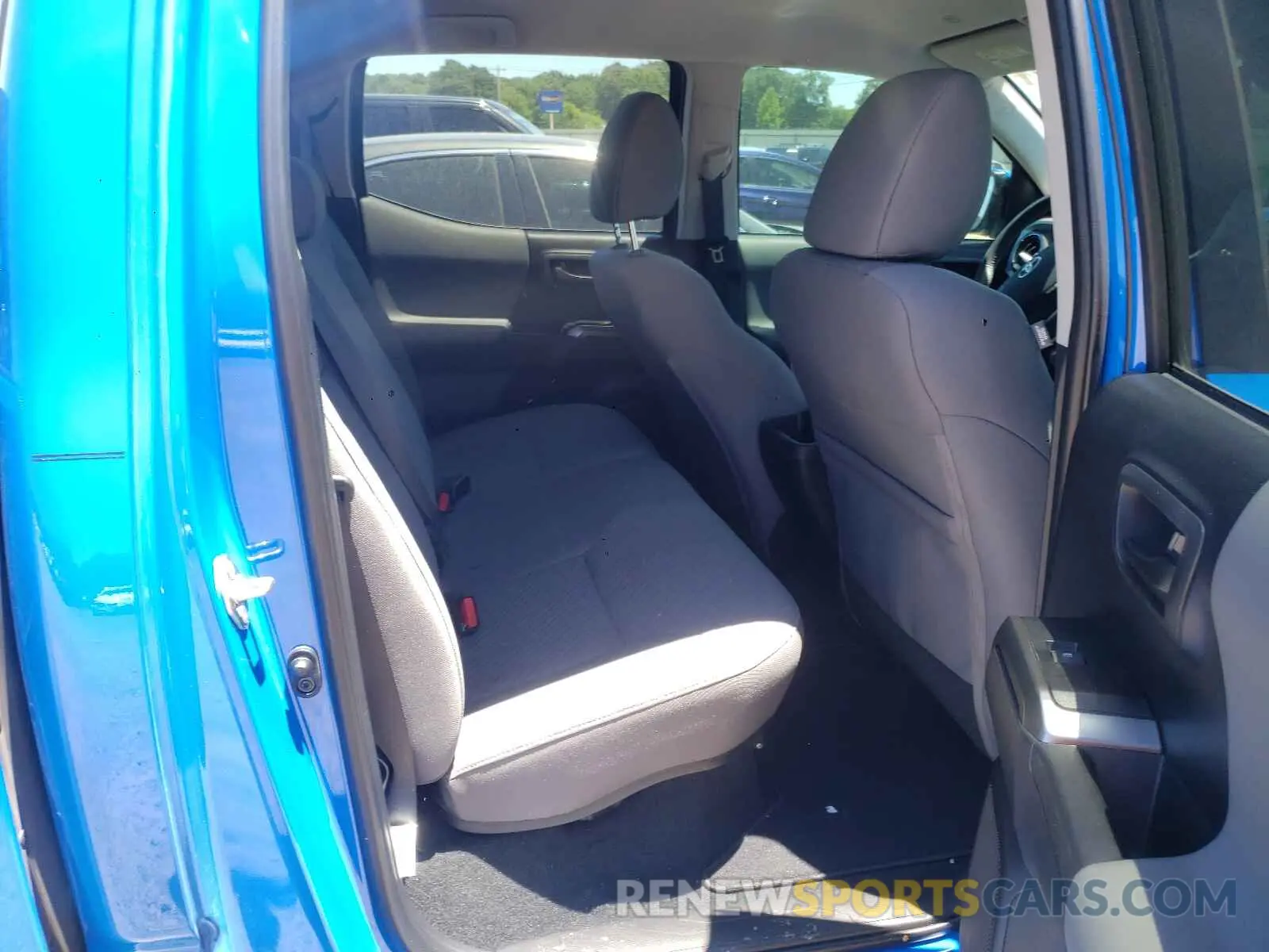 6 fotografías del automóvil dañado 5TFAZ5CN2LX087832 TOYOTA TACOMA 2020