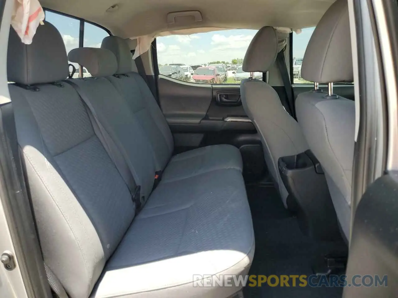 10 fotografías del automóvil dañado 5TFAZ5CN4LX093812 TOYOTA TACOMA 2020