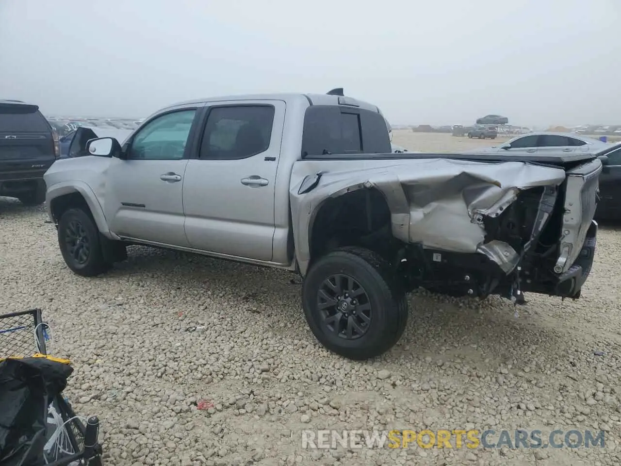 2 fotografías del automóvil dañado 5TFAZ5CN9LX093336 TOYOTA TACOMA 2020