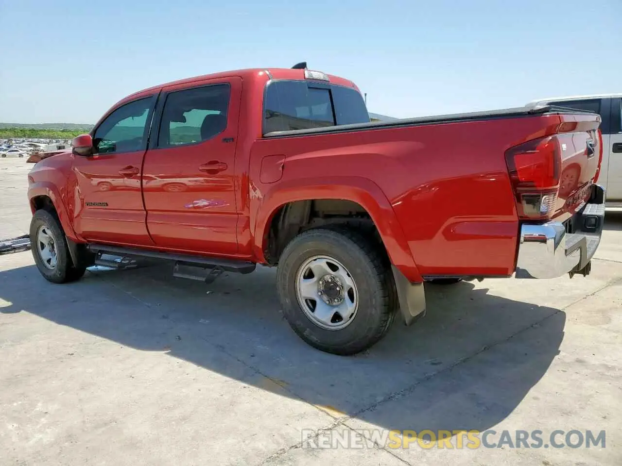 2 fotografías del automóvil dañado 5TFAZ5CNXLX088730 TOYOTA TACOMA 2020
