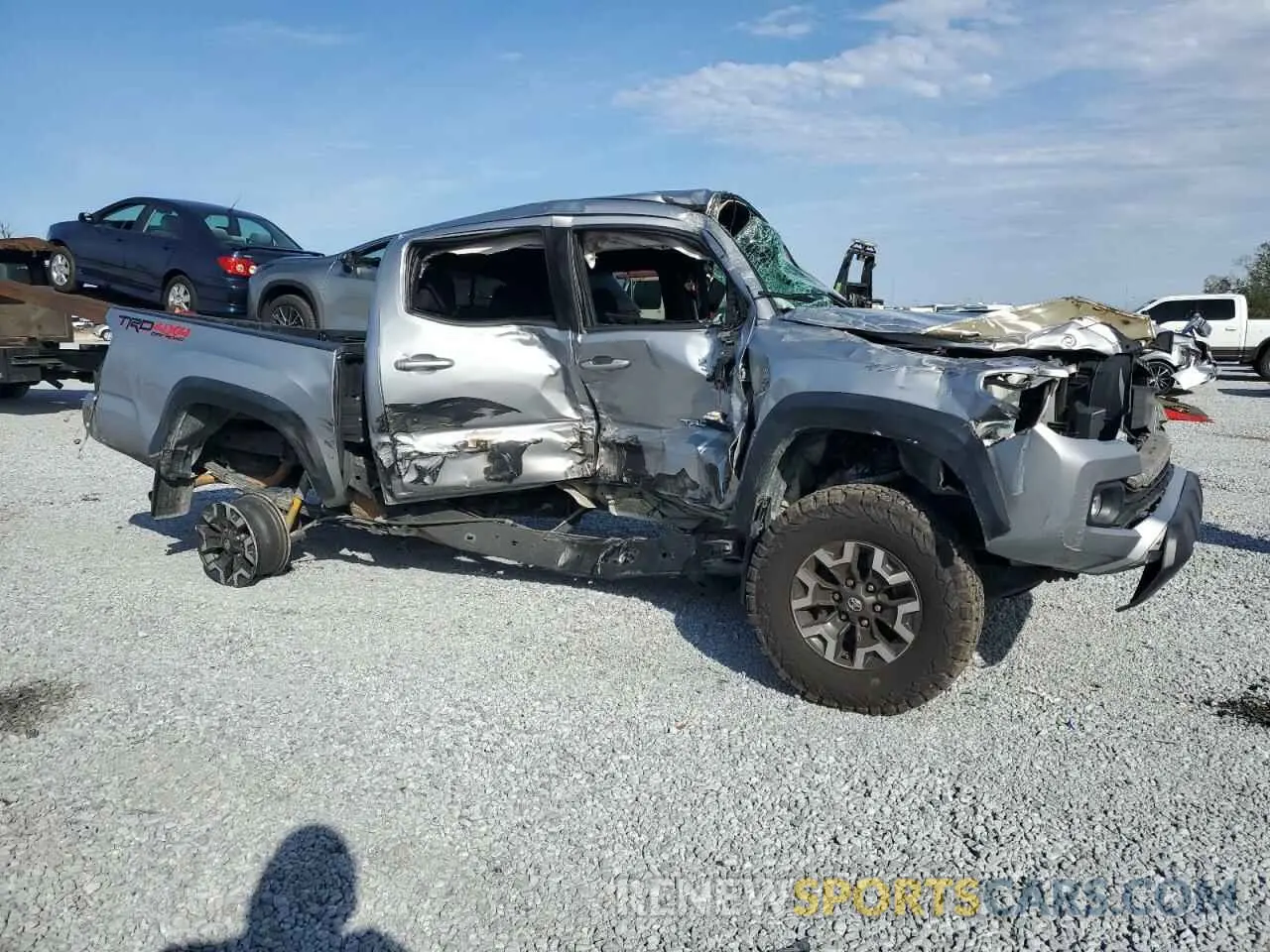 4 fotografías del automóvil dañado 5TFCZ5AN0LX236492 TOYOTA TACOMA 2020
