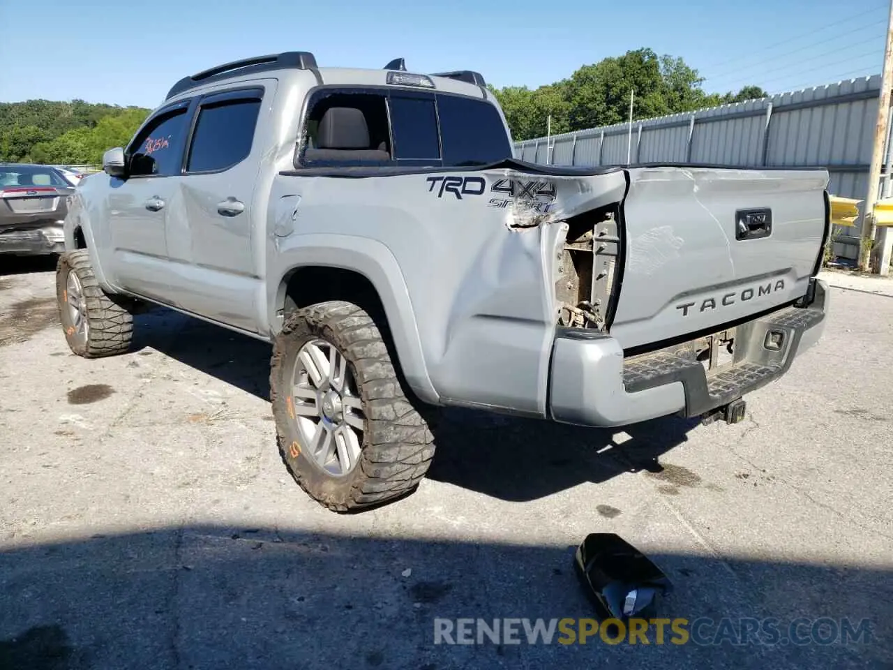 3 fotografías del automóvil dañado 5TFCZ5AN0LX236735 TOYOTA TACOMA 2020