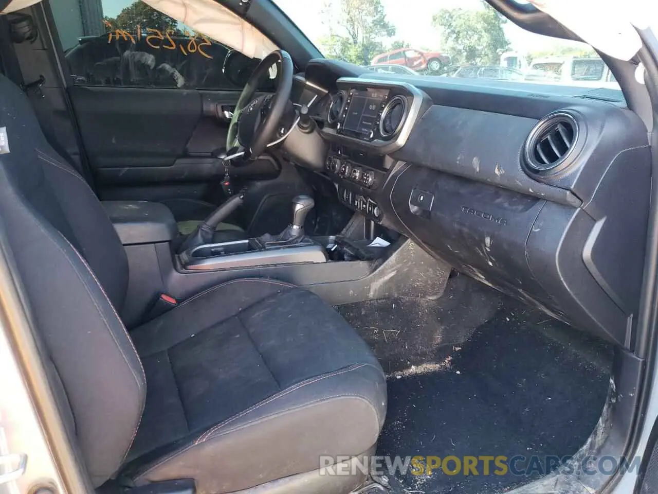 5 fotografías del automóvil dañado 5TFCZ5AN0LX236735 TOYOTA TACOMA 2020