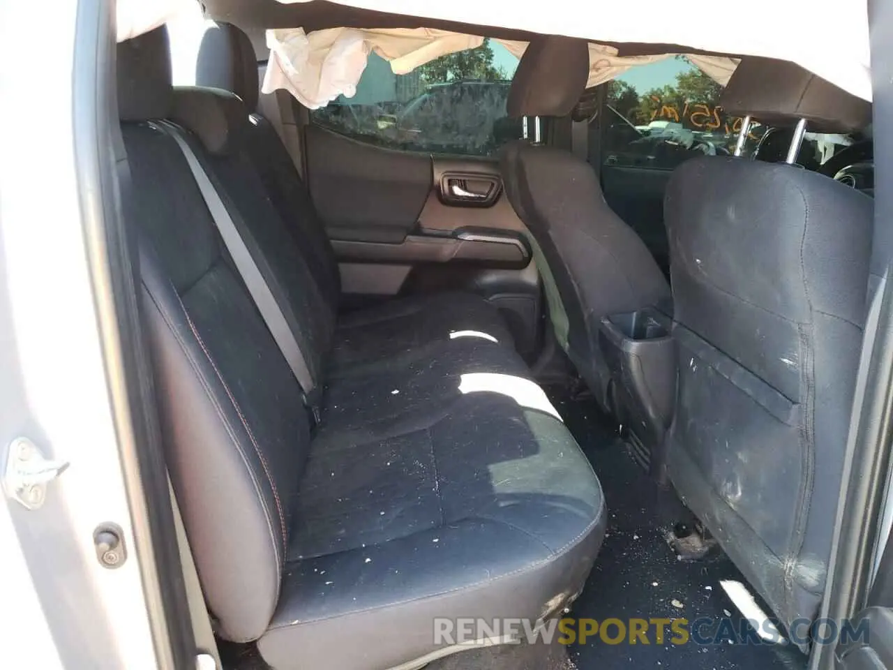 6 fotografías del automóvil dañado 5TFCZ5AN0LX236735 TOYOTA TACOMA 2020