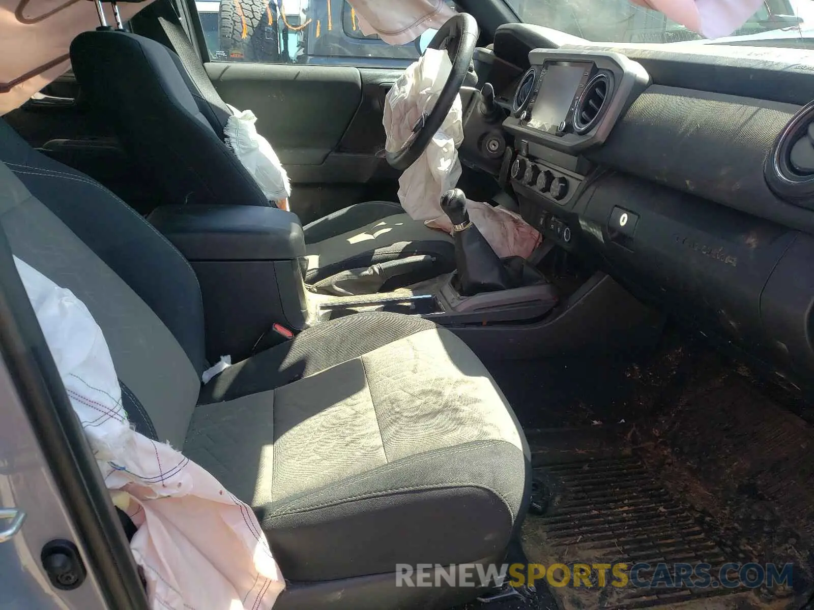 5 fotografías del automóvil dañado 5TFCZ5AN1LX222276 TOYOTA TACOMA 2020