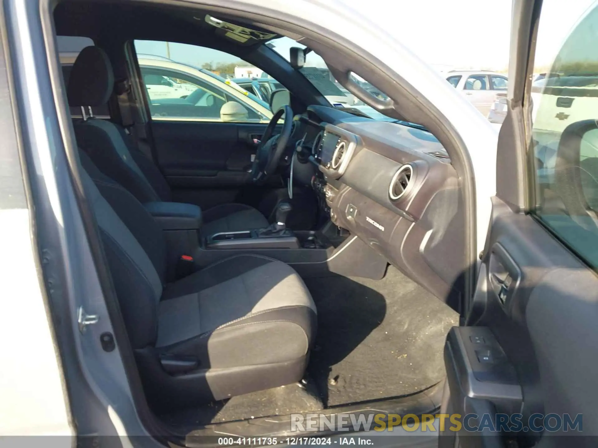5 fotografías del automóvil dañado 5TFCZ5AN2LX234078 TOYOTA TACOMA 2020