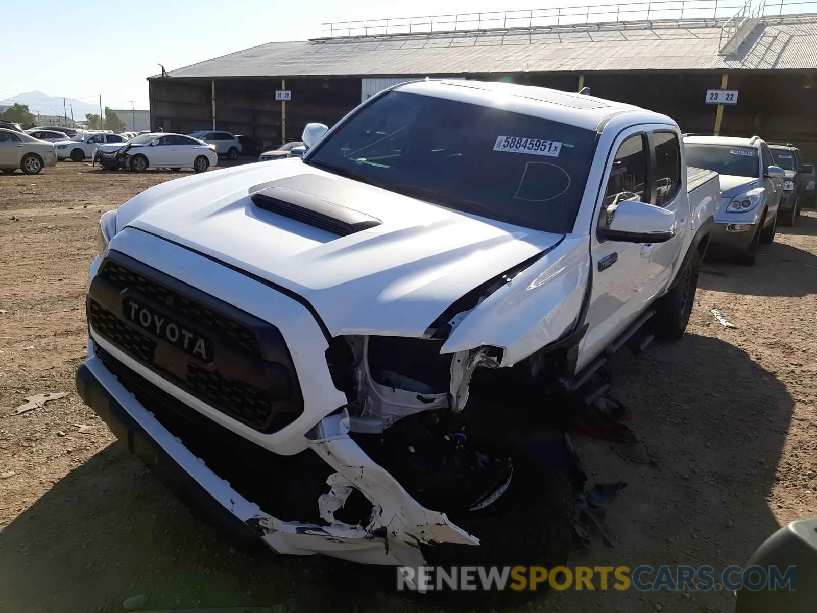 2 fotografías del automóvil dañado 5TFCZ5AN3LX231674 TOYOTA TACOMA 2020