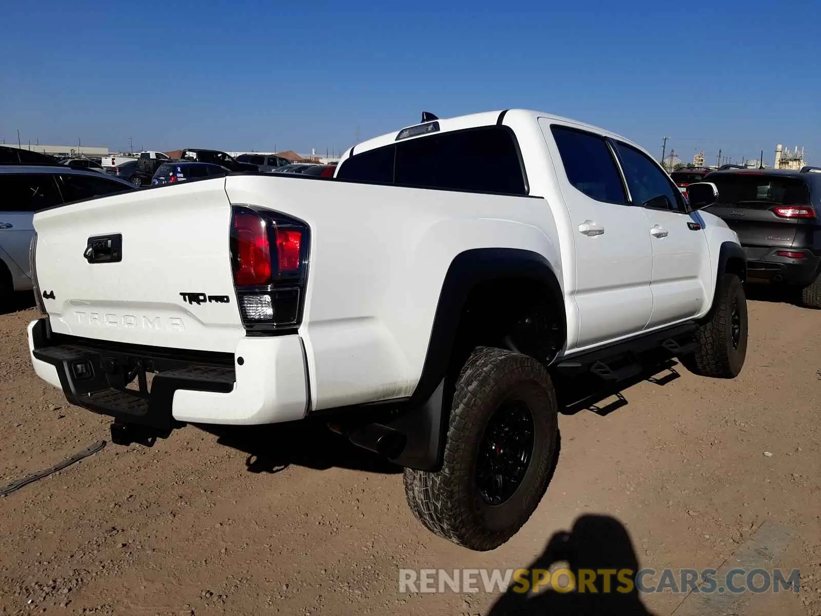 4 fotografías del automóvil dañado 5TFCZ5AN3LX231674 TOYOTA TACOMA 2020