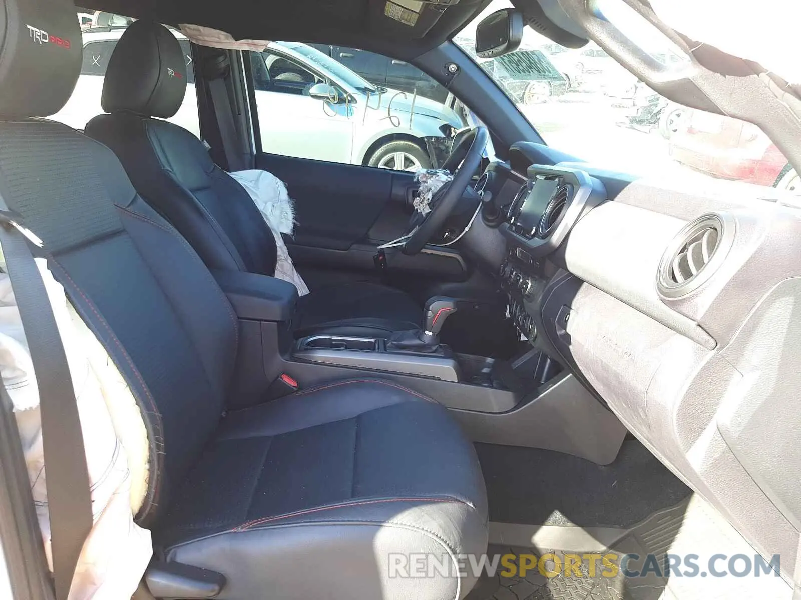 5 fotografías del automóvil dañado 5TFCZ5AN3LX231674 TOYOTA TACOMA 2020