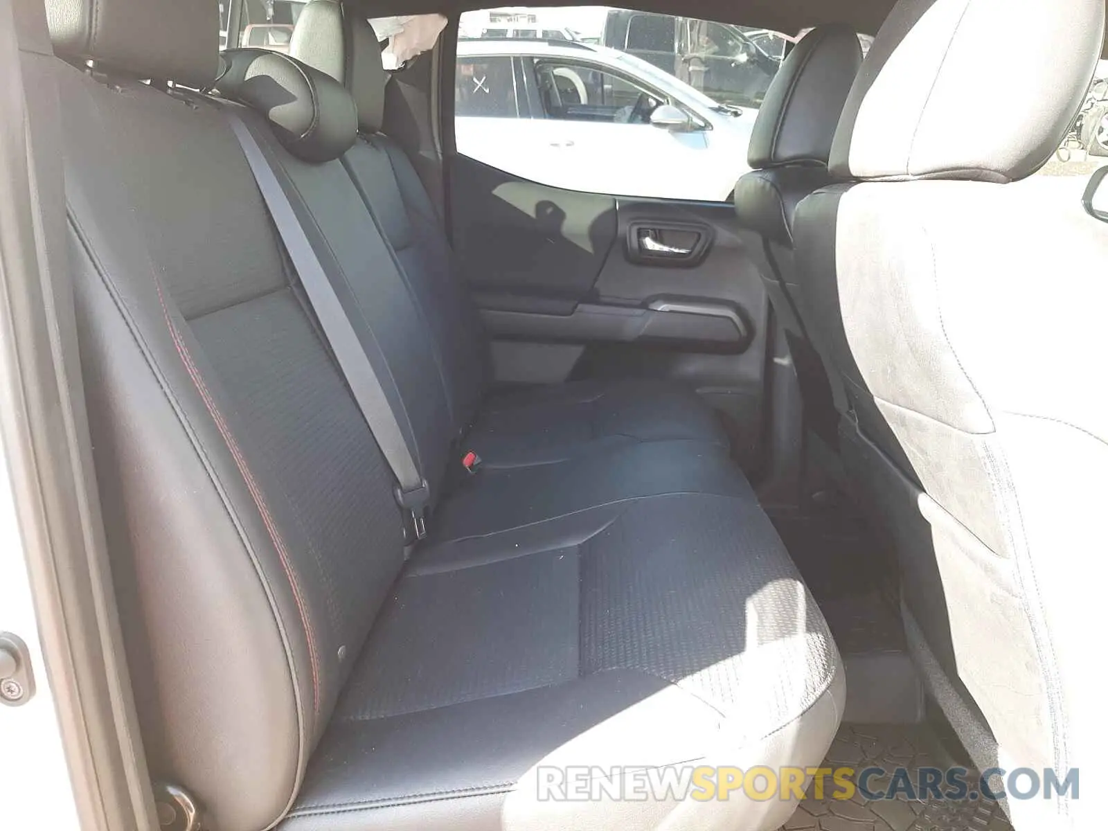 6 fotografías del automóvil dañado 5TFCZ5AN3LX231674 TOYOTA TACOMA 2020