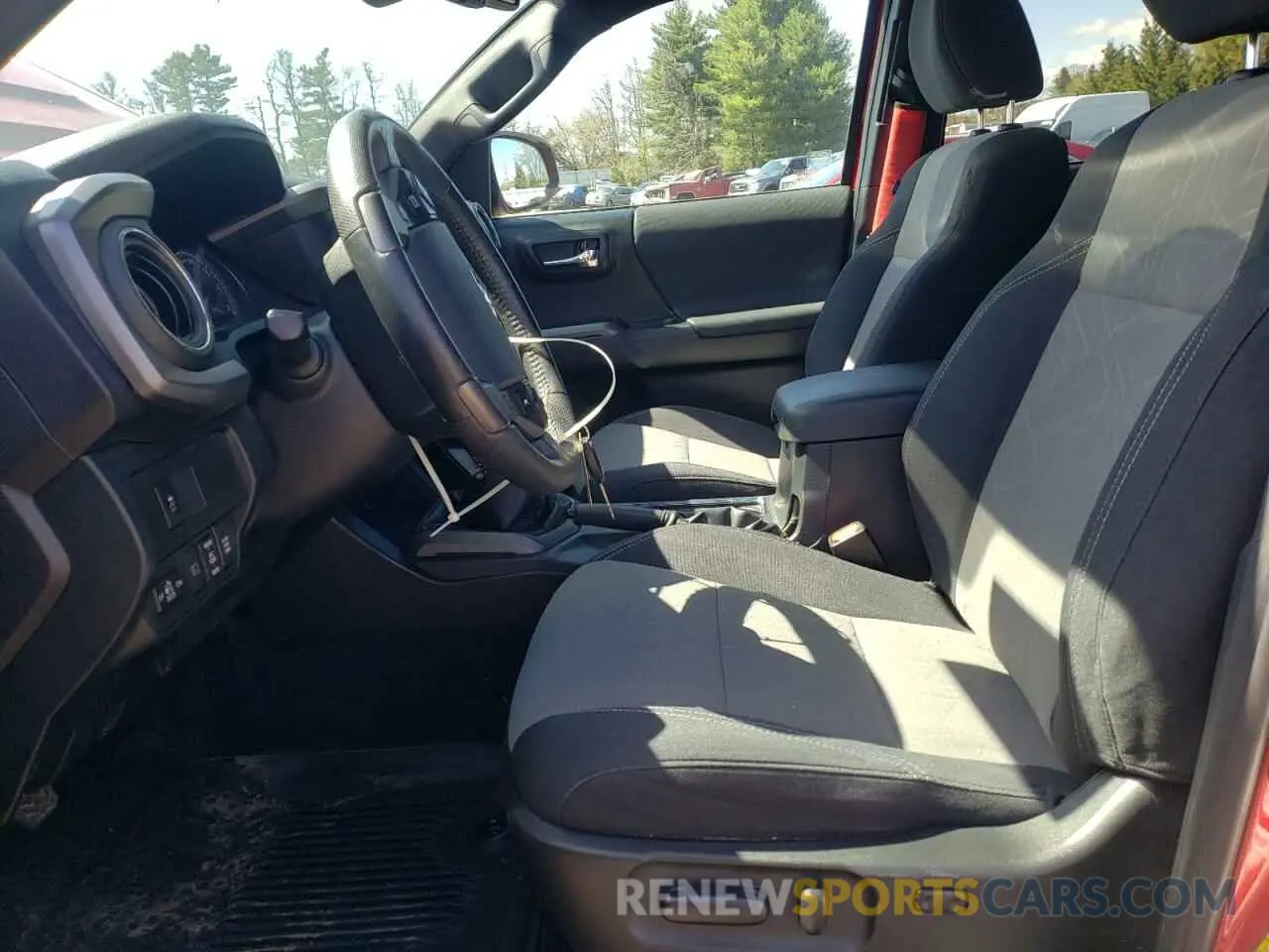 7 fotografías del automóvil dañado 5TFCZ5AN4LX231599 TOYOTA TACOMA 2020