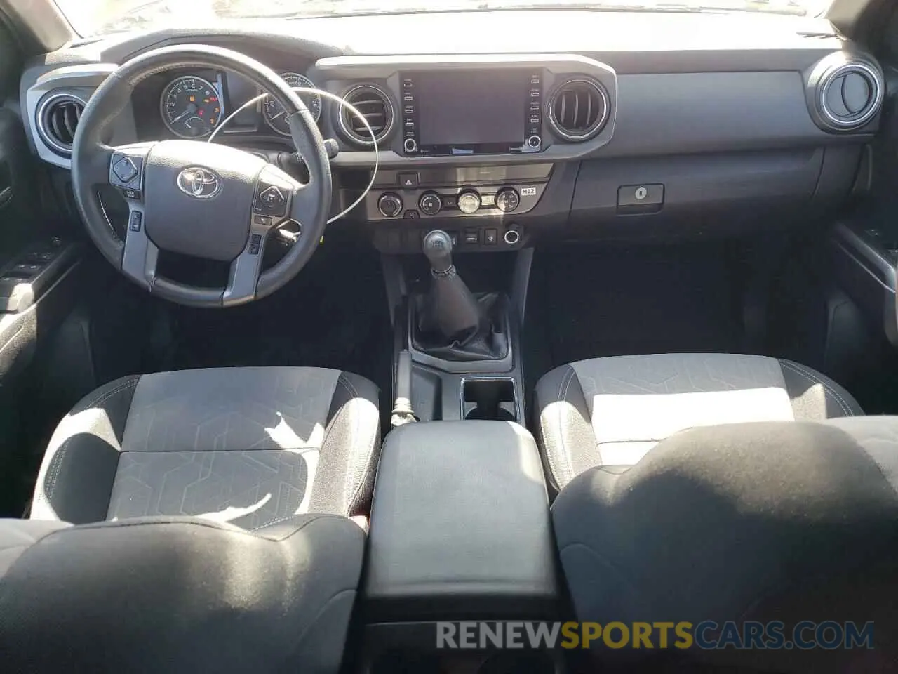 8 fotografías del automóvil dañado 5TFCZ5AN4LX231599 TOYOTA TACOMA 2020