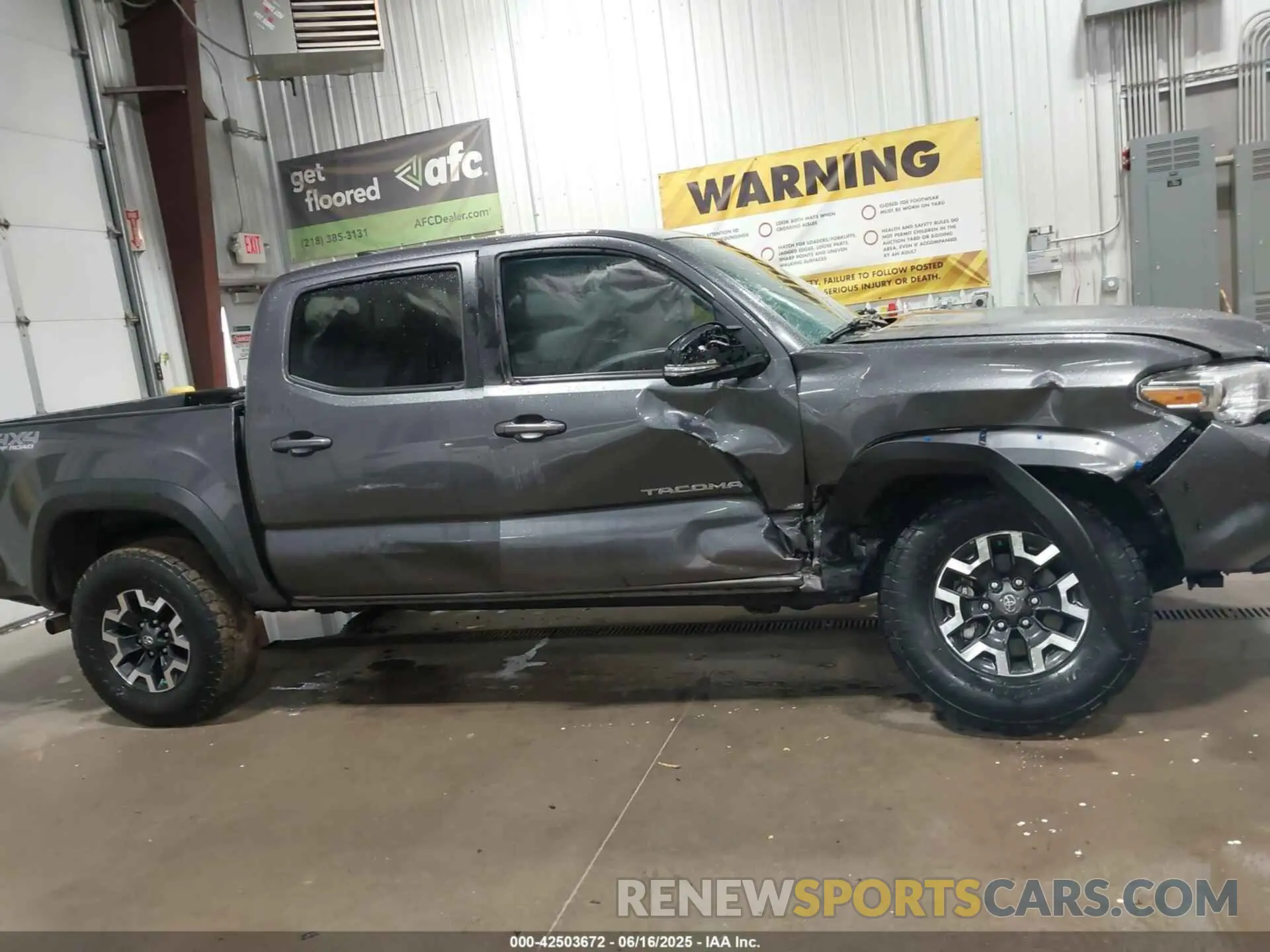14 fotografías del automóvil dañado 5TFCZ5AN4LX241761 TOYOTA TACOMA 2020