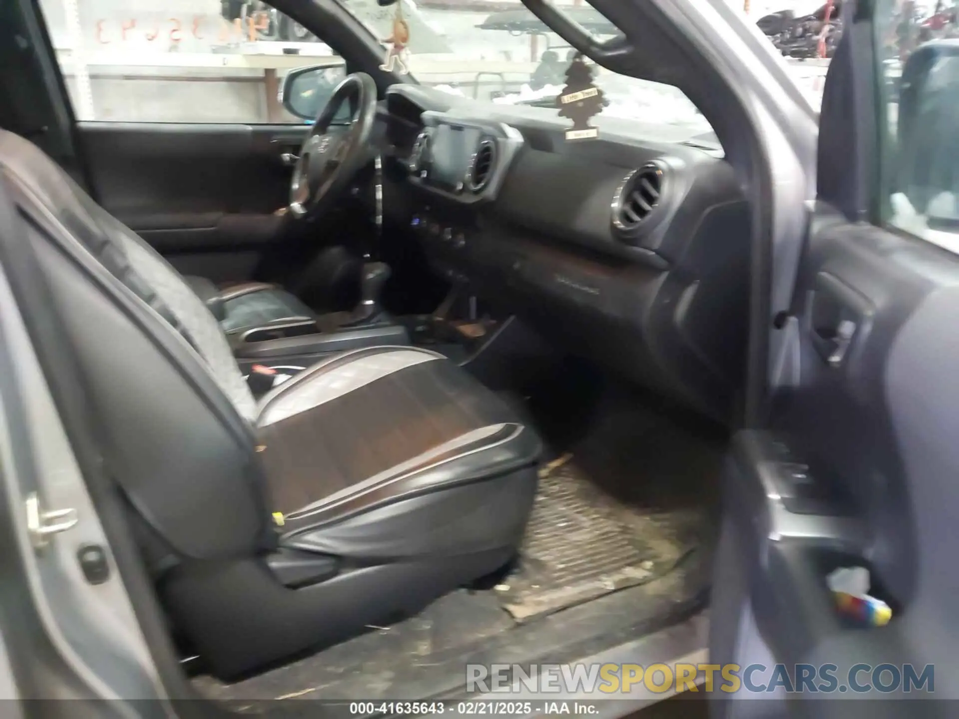 5 fotografías del automóvil dañado 5TFCZ5AN5LX214827 TOYOTA TACOMA 2020
