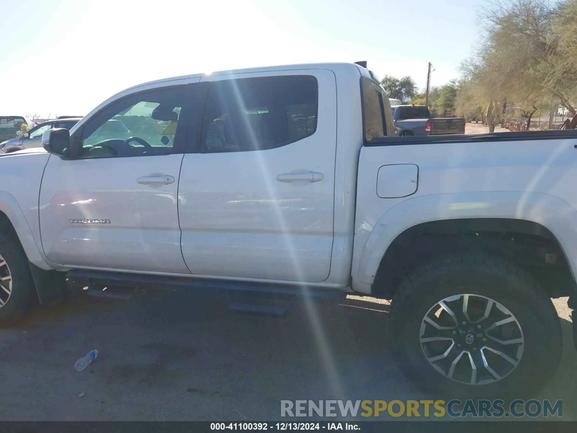 15 fotografías del automóvil dañado 5TFCZ5AN5LX228114 TOYOTA TACOMA 2020