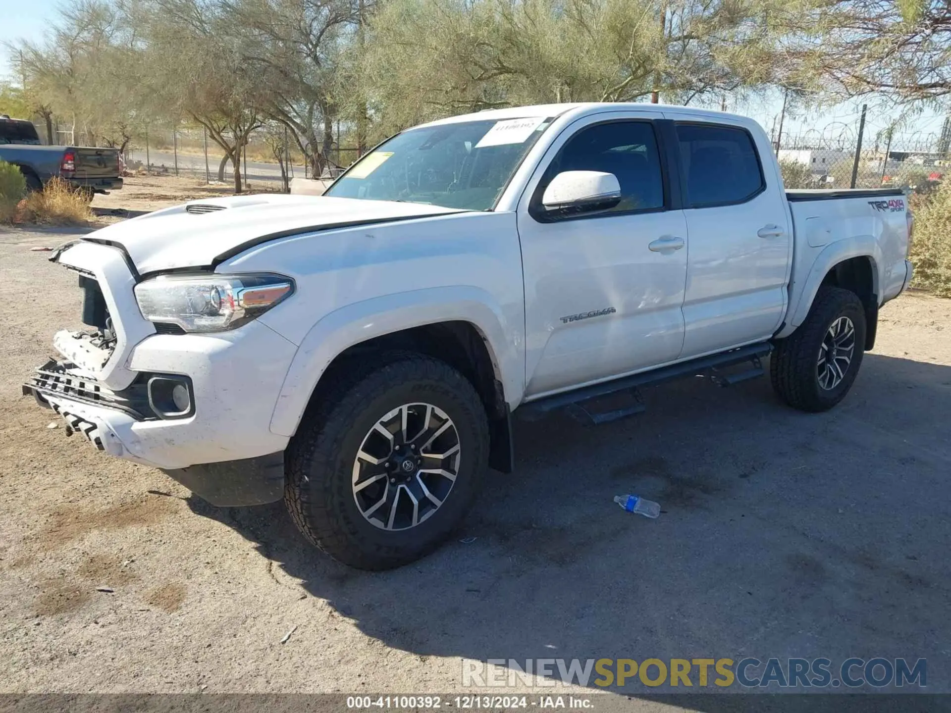 2 fotografías del automóvil dañado 5TFCZ5AN5LX228114 TOYOTA TACOMA 2020