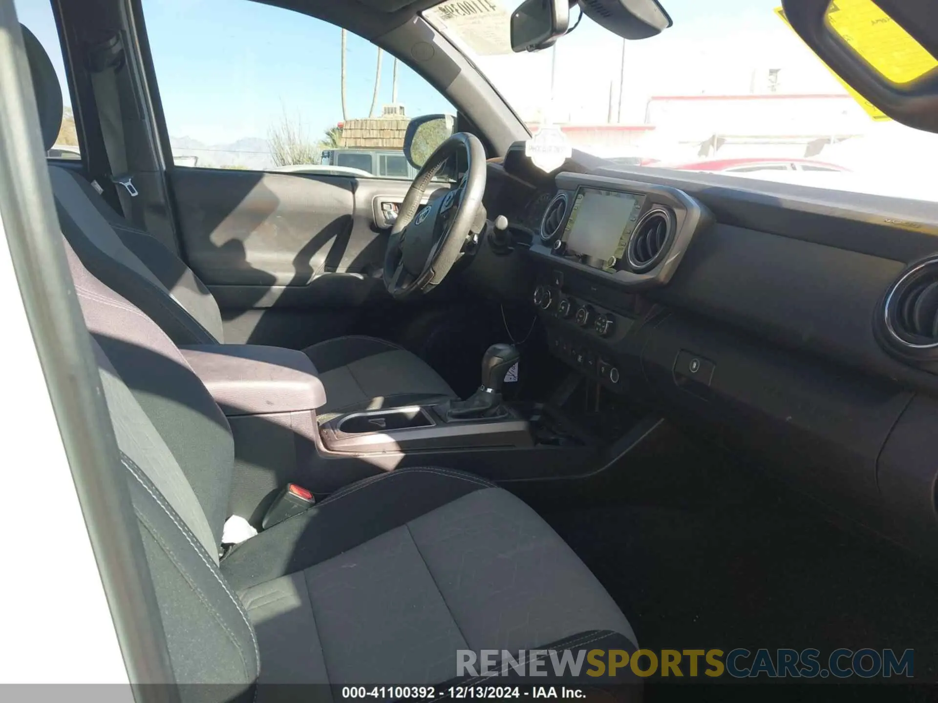 5 fotografías del automóvil dañado 5TFCZ5AN5LX228114 TOYOTA TACOMA 2020