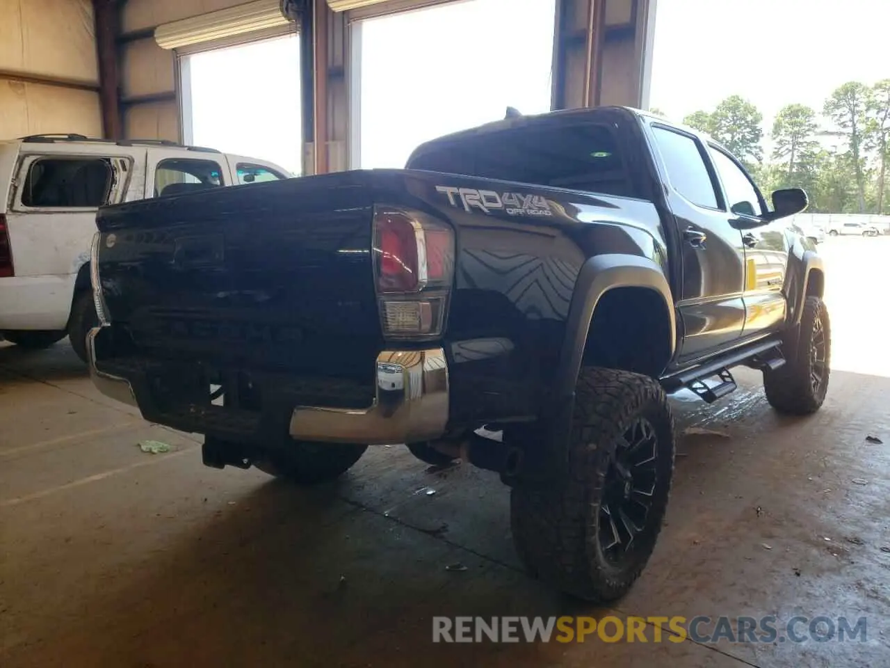 4 fotografías del automóvil dañado 5TFCZ5AN6LX235217 TOYOTA TACOMA 2020
