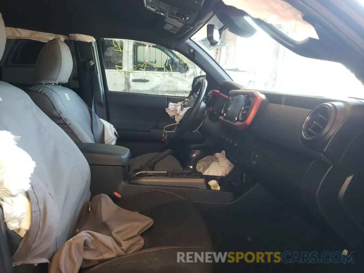 5 fotografías del automóvil dañado 5TFCZ5AN6LX235217 TOYOTA TACOMA 2020