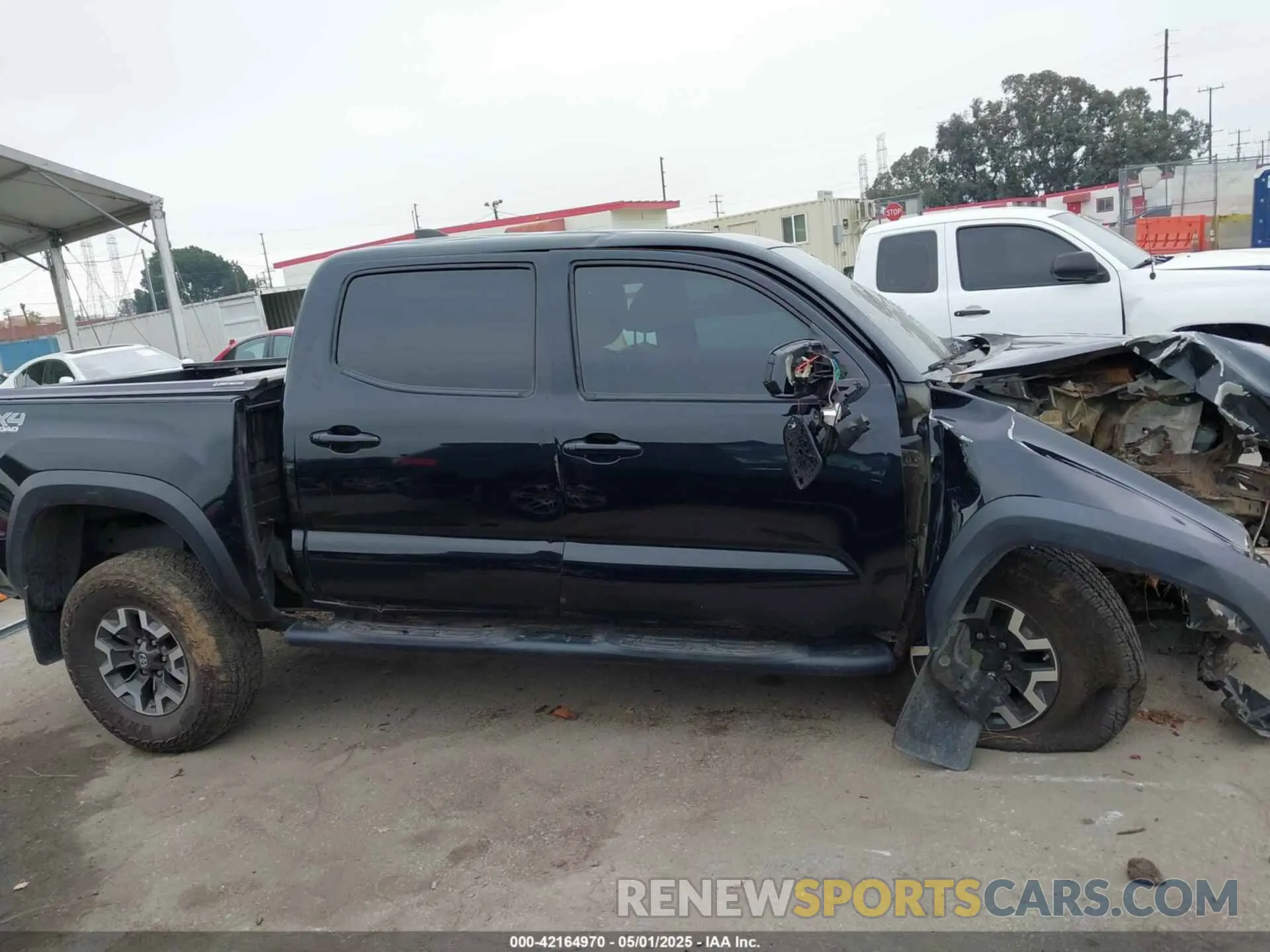 12 fotografías del automóvil dañado 5TFCZ5AN7LX222850 TOYOTA TACOMA 2020