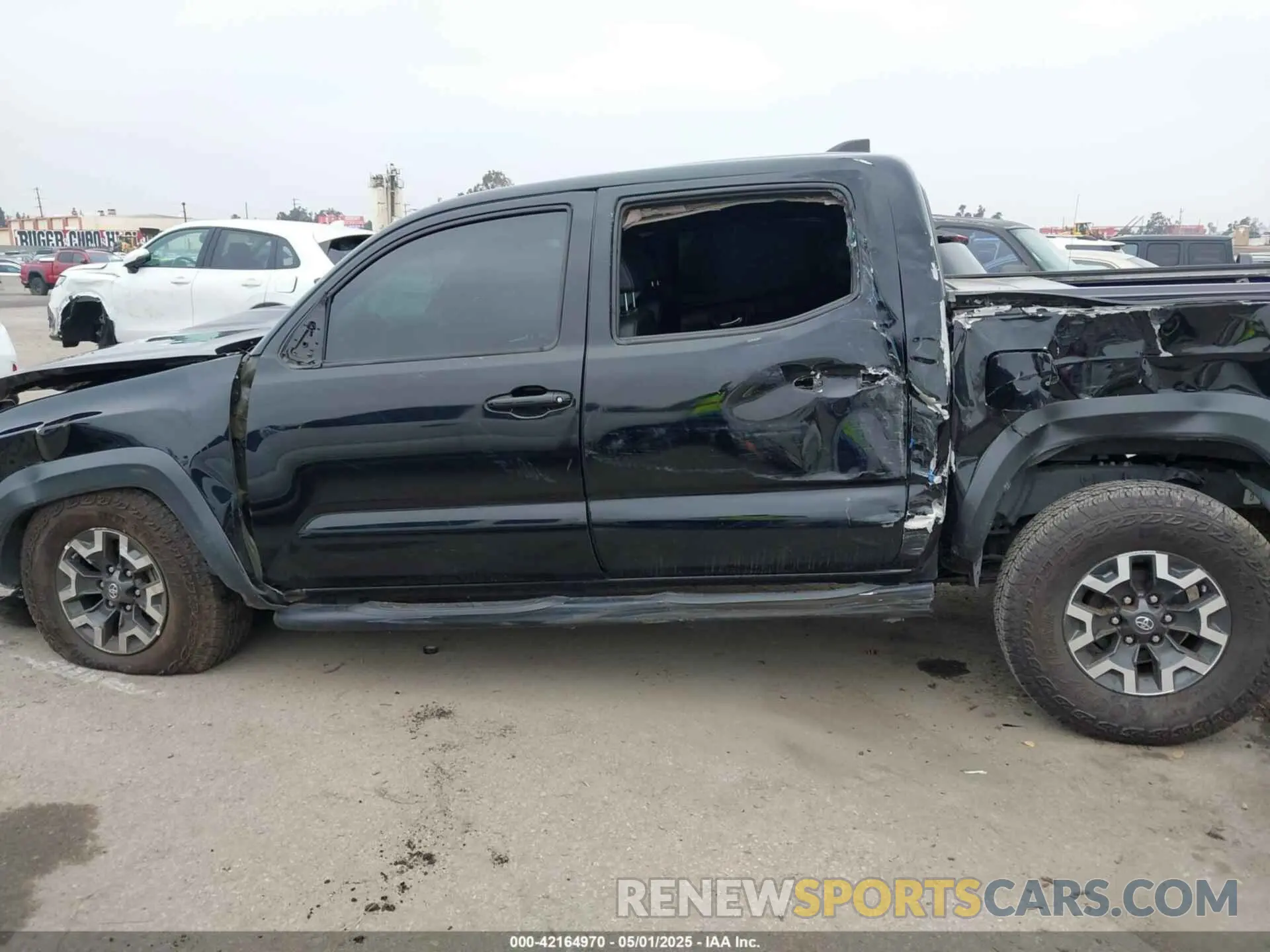 13 fotografías del automóvil dañado 5TFCZ5AN7LX222850 TOYOTA TACOMA 2020