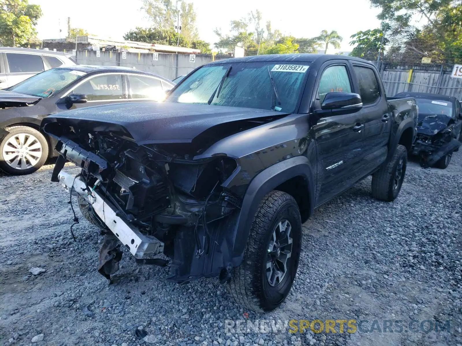 2 fotografías del automóvil dañado 5TFCZ5AN8LX222145 TOYOTA TACOMA 2020