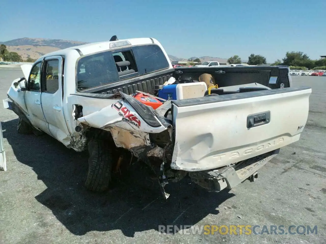 3 fotografías del automóvil dañado 5TFCZ5AN9LX239553 TOYOTA TACOMA 2020