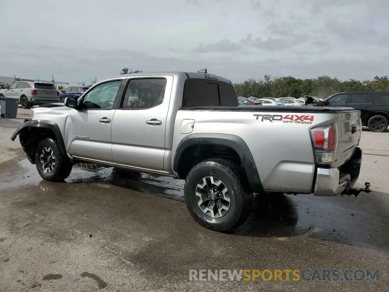 2 fotografías del automóvil dañado 5TFCZ5ANXLX213981 TOYOTA TACOMA 2020