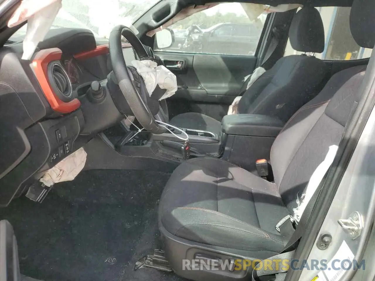 7 fotografías del automóvil dañado 5TFCZ5ANXLX213981 TOYOTA TACOMA 2020