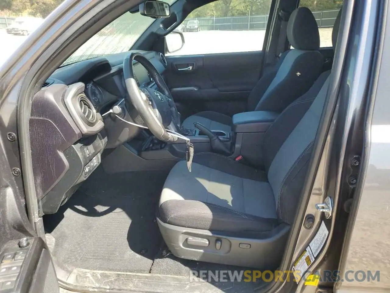 7 fotografías del automóvil dañado 5TFCZ5ANXLX228397 TOYOTA TACOMA 2020