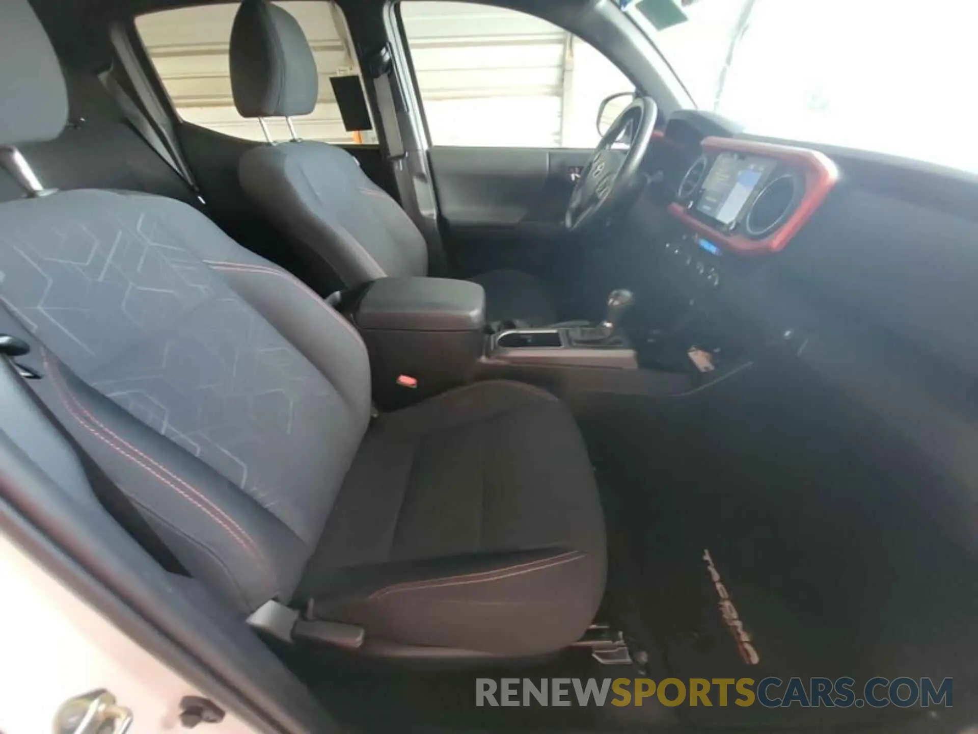 10 fotografías del automóvil dañado 5TFDZ5BN2LX048981 TOYOTA TACOMA 2020