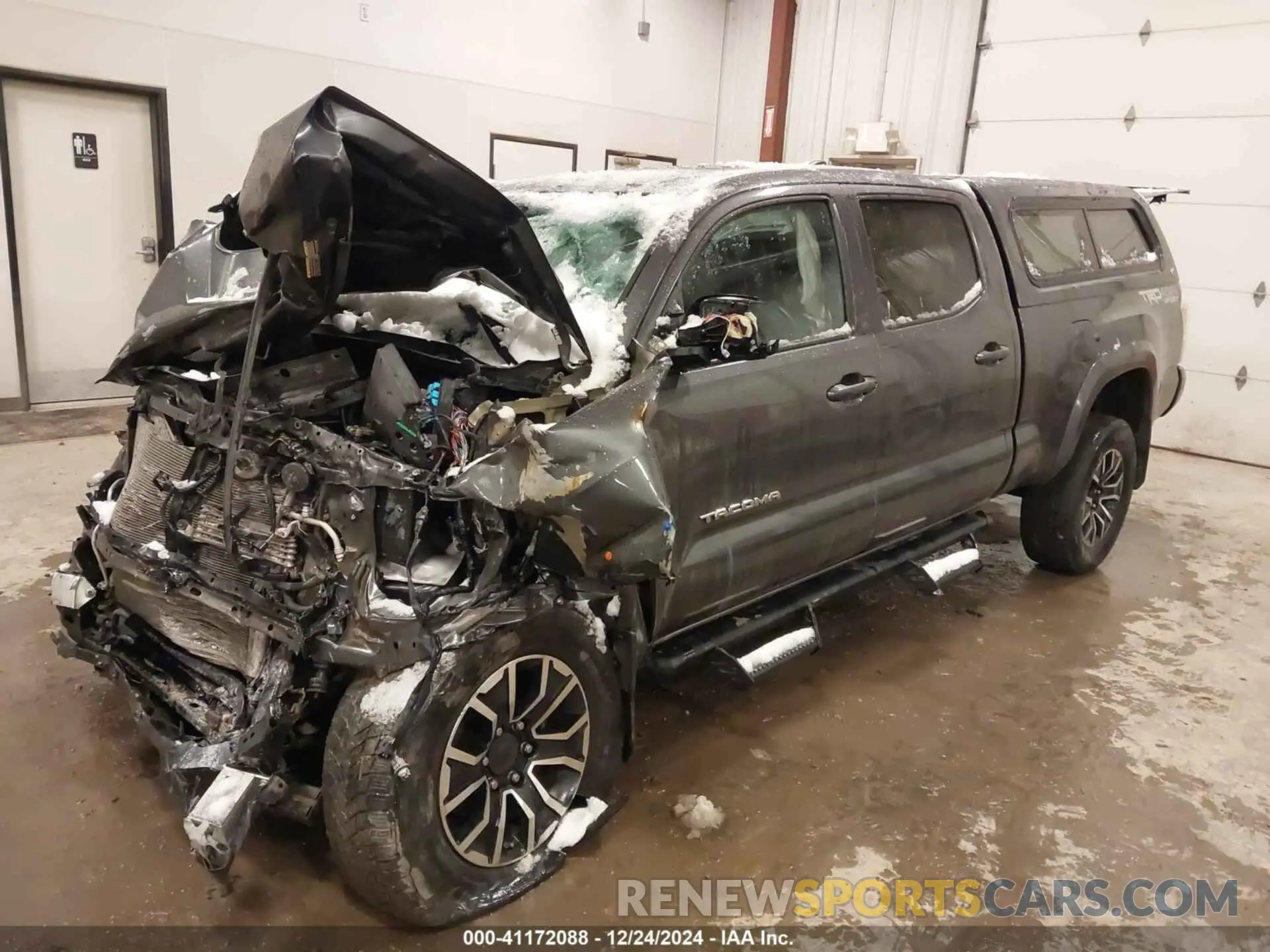 2 fotografías del automóvil dañado 5TFDZ5BN5LX049669 TOYOTA TACOMA 2020
