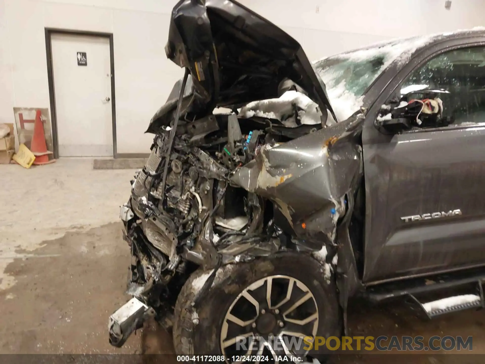 6 fotografías del automóvil dañado 5TFDZ5BN5LX049669 TOYOTA TACOMA 2020