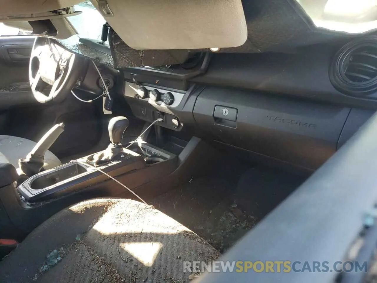 8 fotografías del automóvil dañado 5TFRX5GN5LX182839 TOYOTA TACOMA 2020