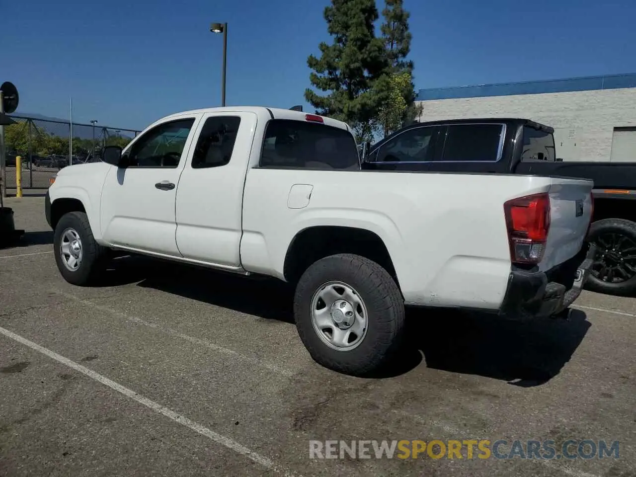 2 fotografías del automóvil dañado 5TFRX5GN9LX181063 TOYOTA TACOMA 2020