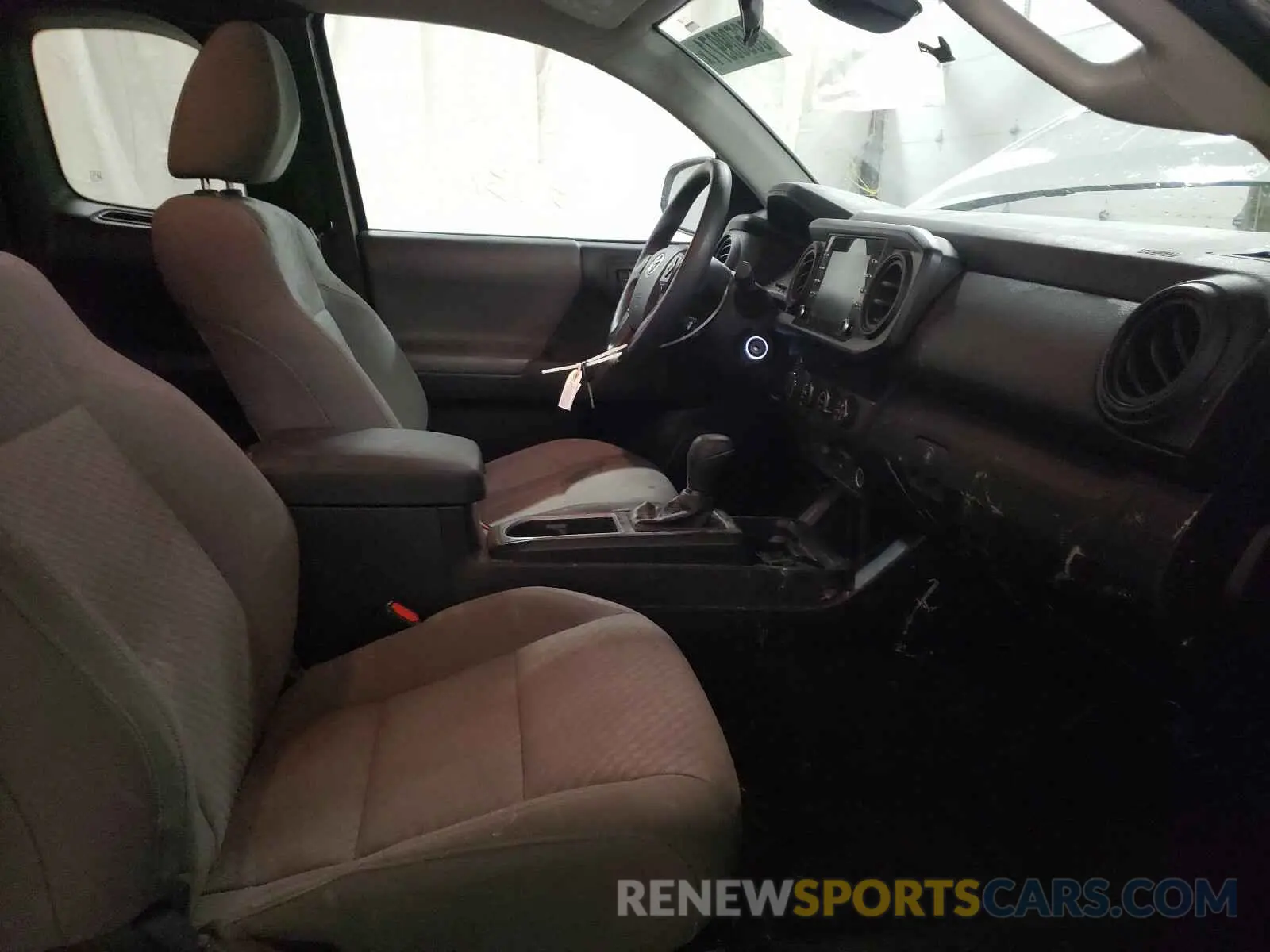 5 fotografías del automóvil dañado 5TFSX5ENXLX072647 TOYOTA TACOMA 2020