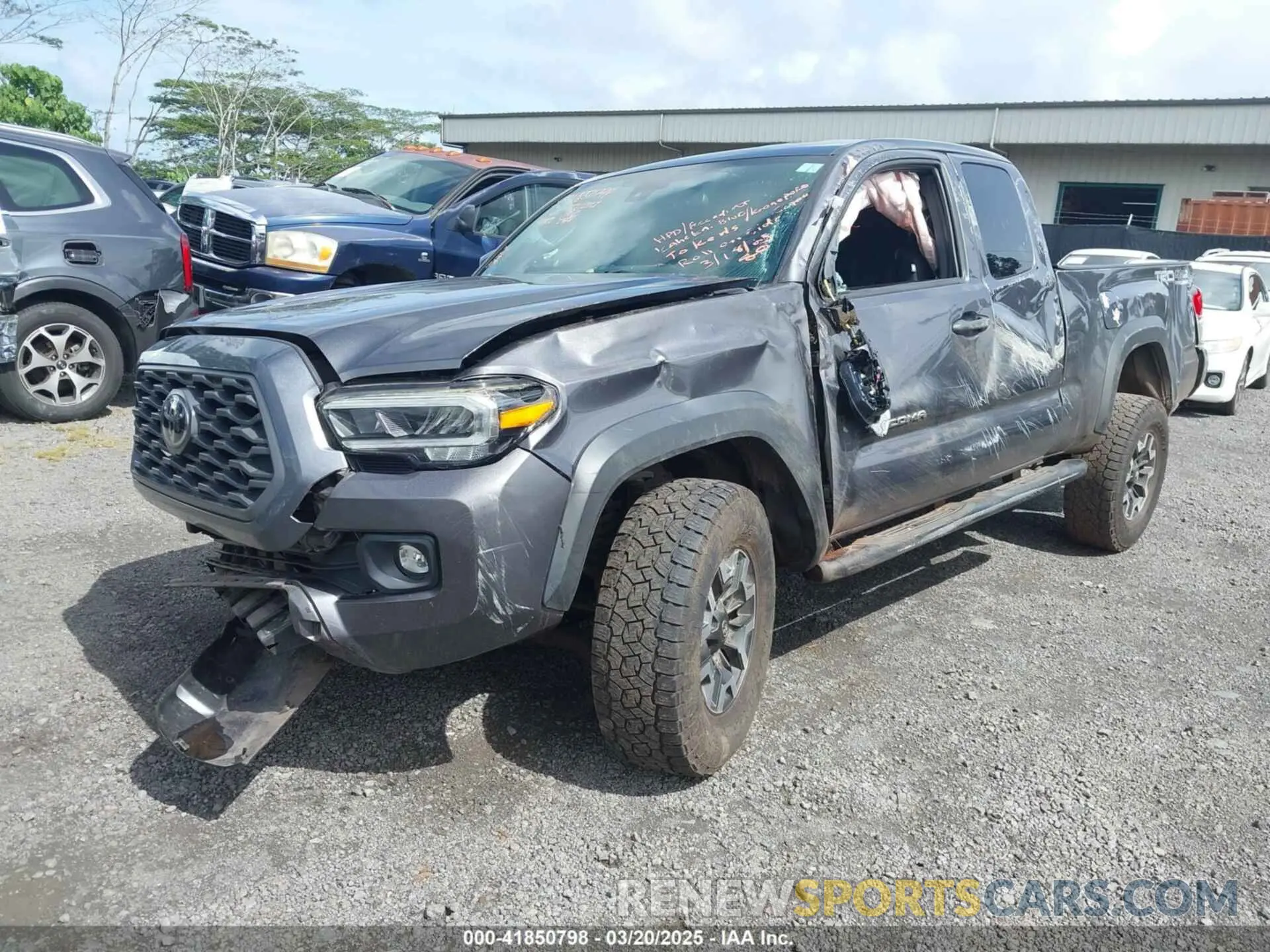 2 fotografías del automóvil dañado 5TFSZ5AN2LX222685 TOYOTA TACOMA 2020